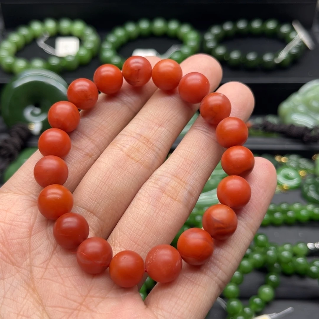 南红玛瑙手链未镶嵌是****.