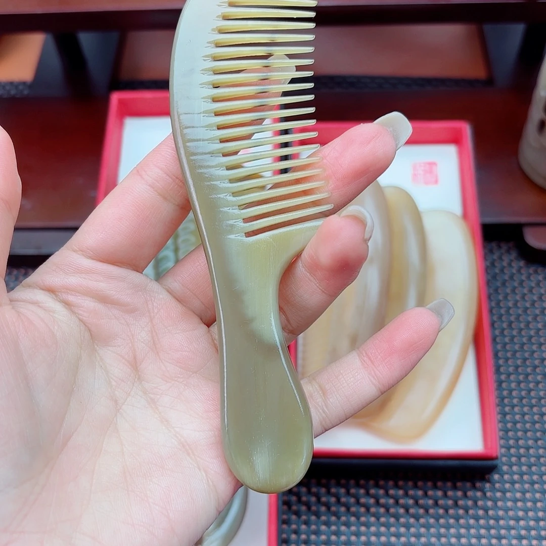 纯手工制作纯牛角梳子