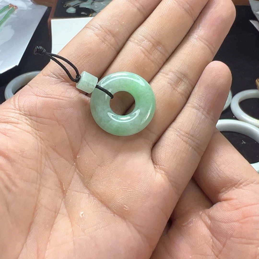 翡翠未镶嵌颈饰甜甜圈有纹