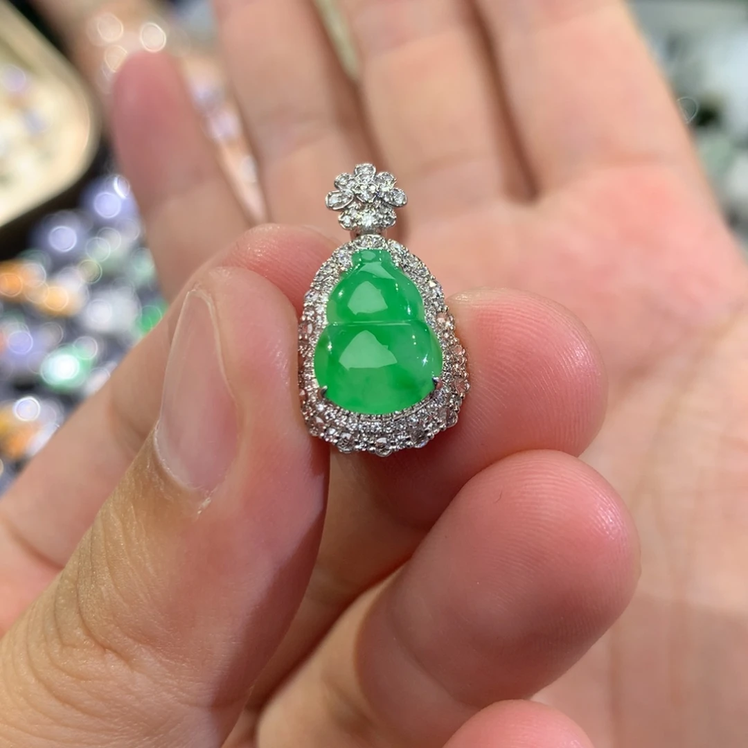 翡翠18K金镶嵌吊坠(不含链)绿葫芦