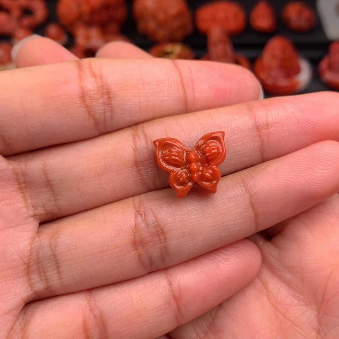 南红玛瑙精工雕刻蝴蝶未镶嵌
