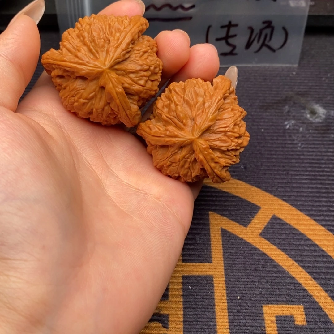 D***e吊坠文玩核桃白狮子