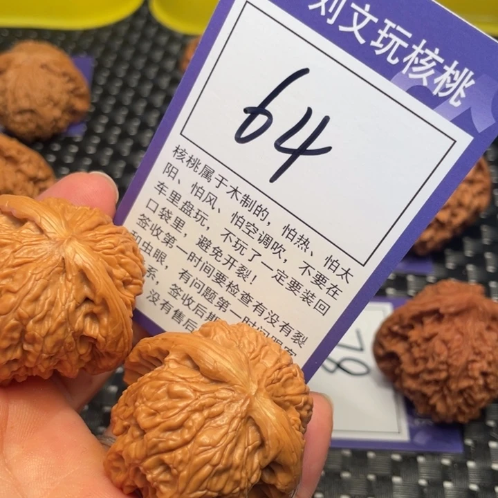 桃核把件41狮子头64。。。。。。。。。