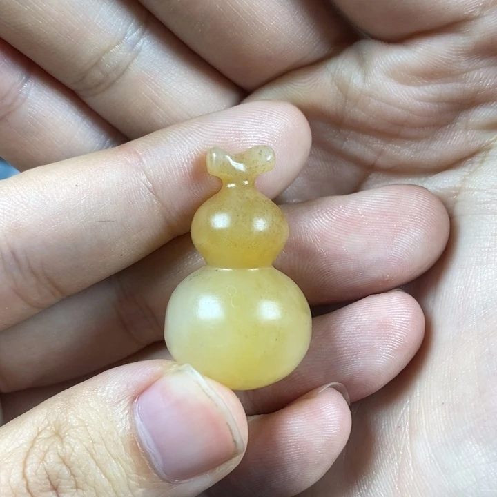 和田玉颈饰未镶嵌赏**房