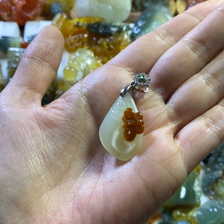 蛇纹石玉未镶嵌颈饰