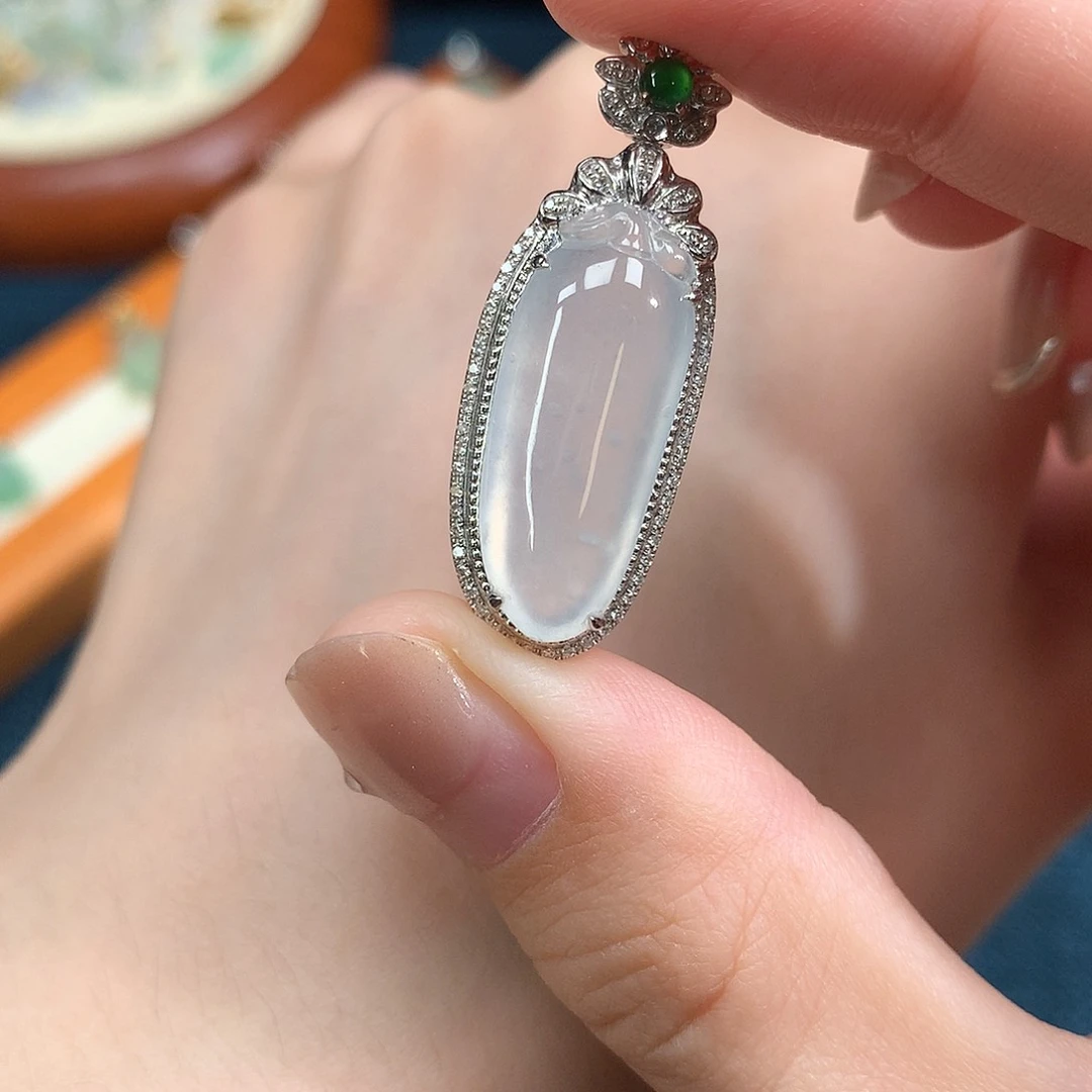 吊坠(不含链)18K金镶嵌翡翠