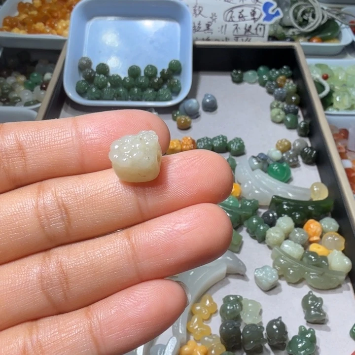 和田玉未镶嵌珠宝半成品周*瘦