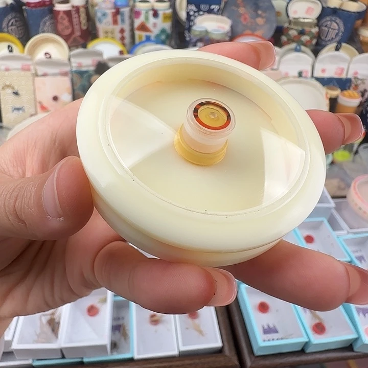 小***叭蟋蟀张叽叽小万体水塔黄色