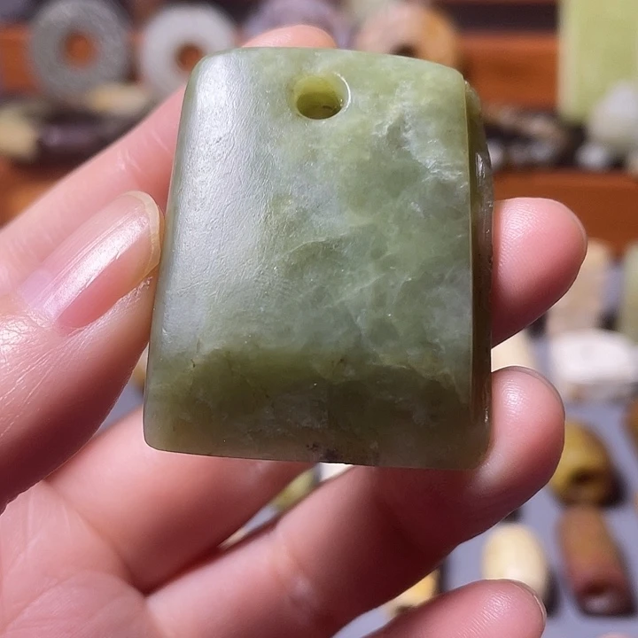 巴***林和田玉未镶嵌颈饰