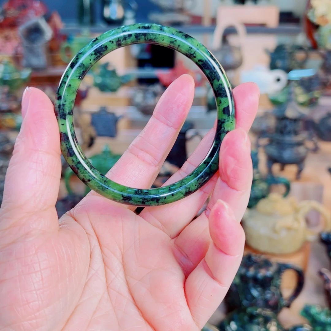 用***云天然石材手工雕刻