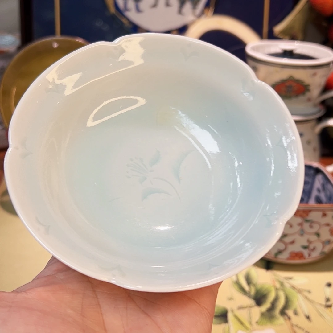 咖啡杯和茶杯是我们每人