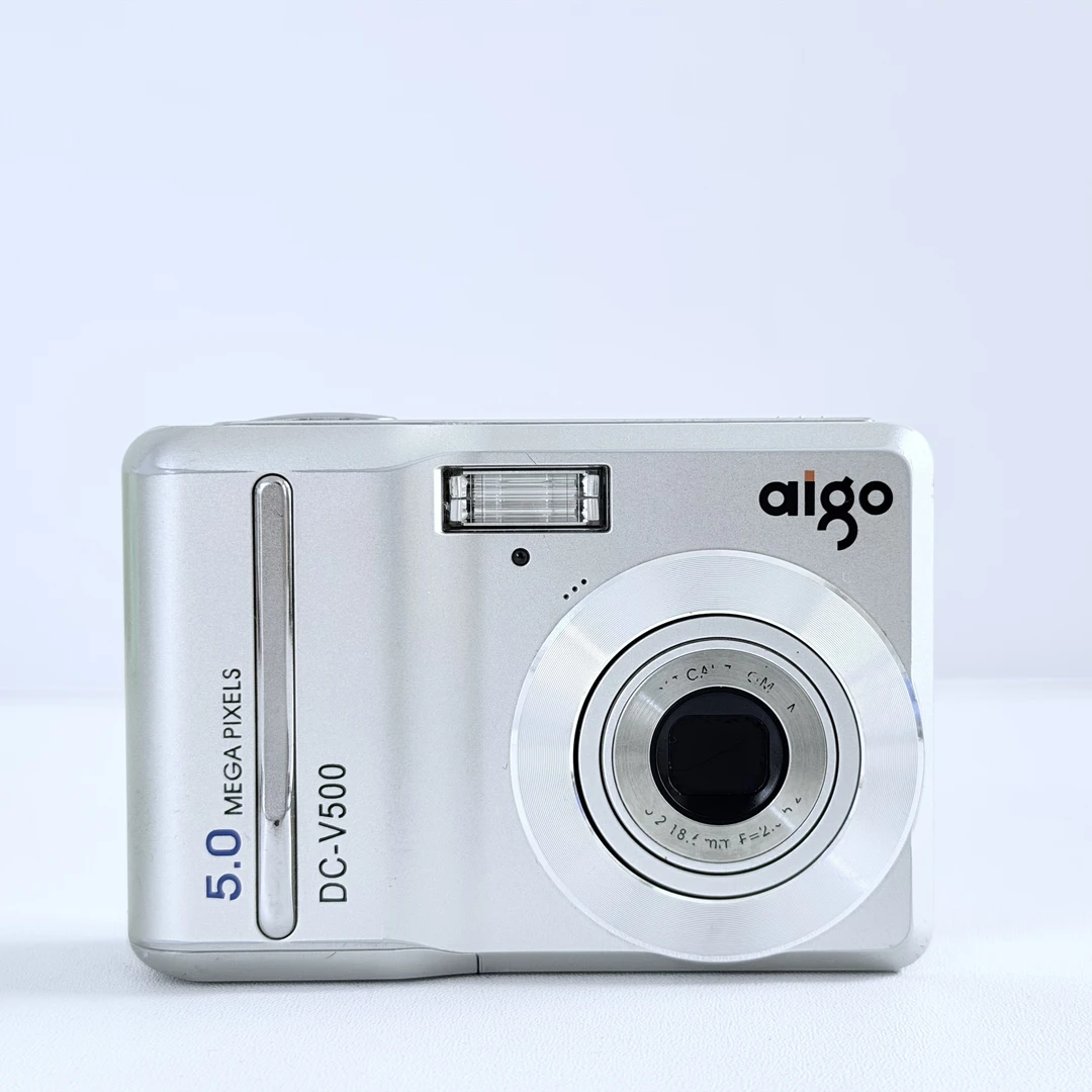 95新 aigo/爱国者 v500 复古 500w像素5倍光学变焦 五号电池自备