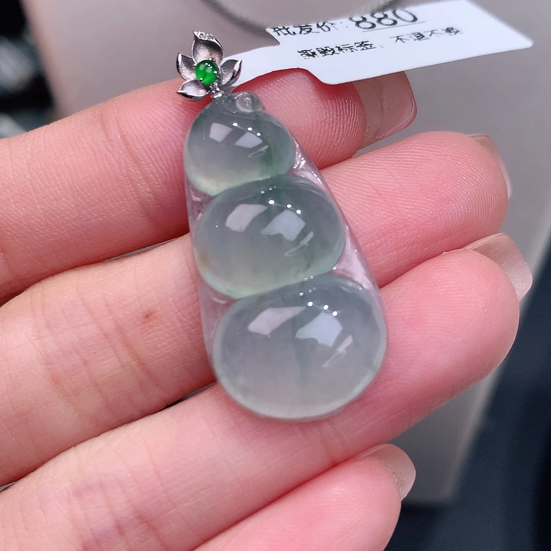 颈饰18K金镶嵌翡翠冰飘花福豆