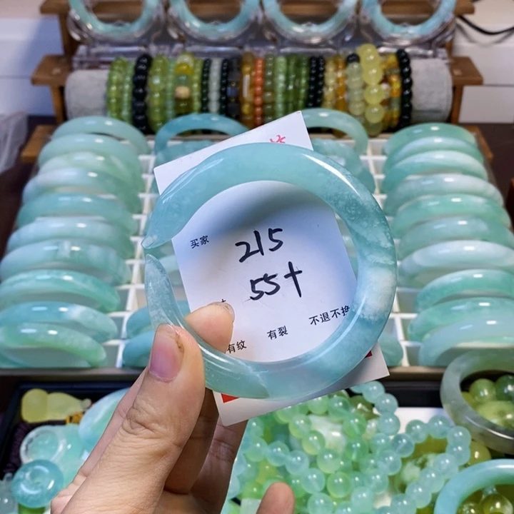 蛇纹石玉未镶嵌手镯北**娘