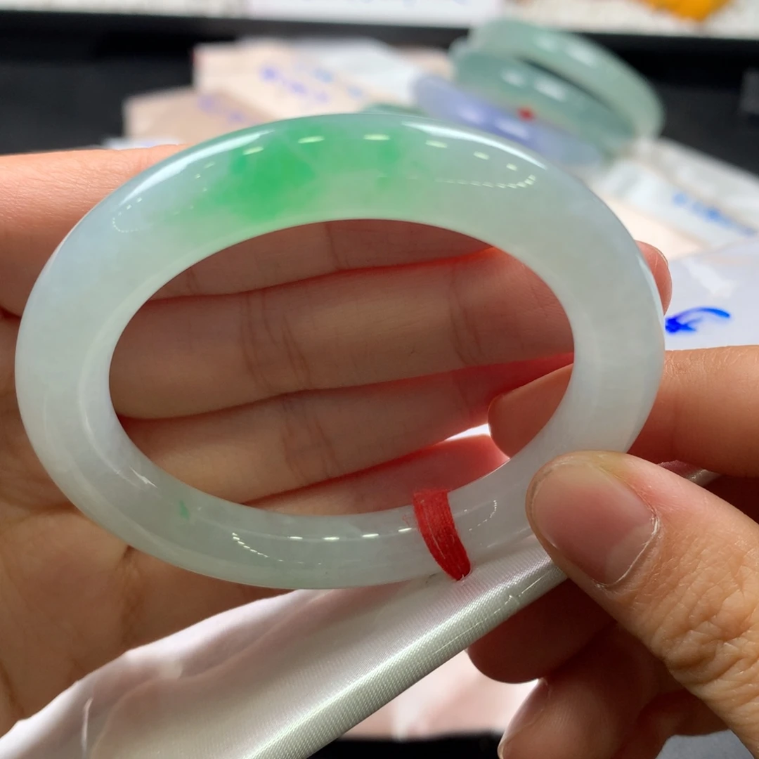 翡翠未镶嵌手镯24号一抹绿