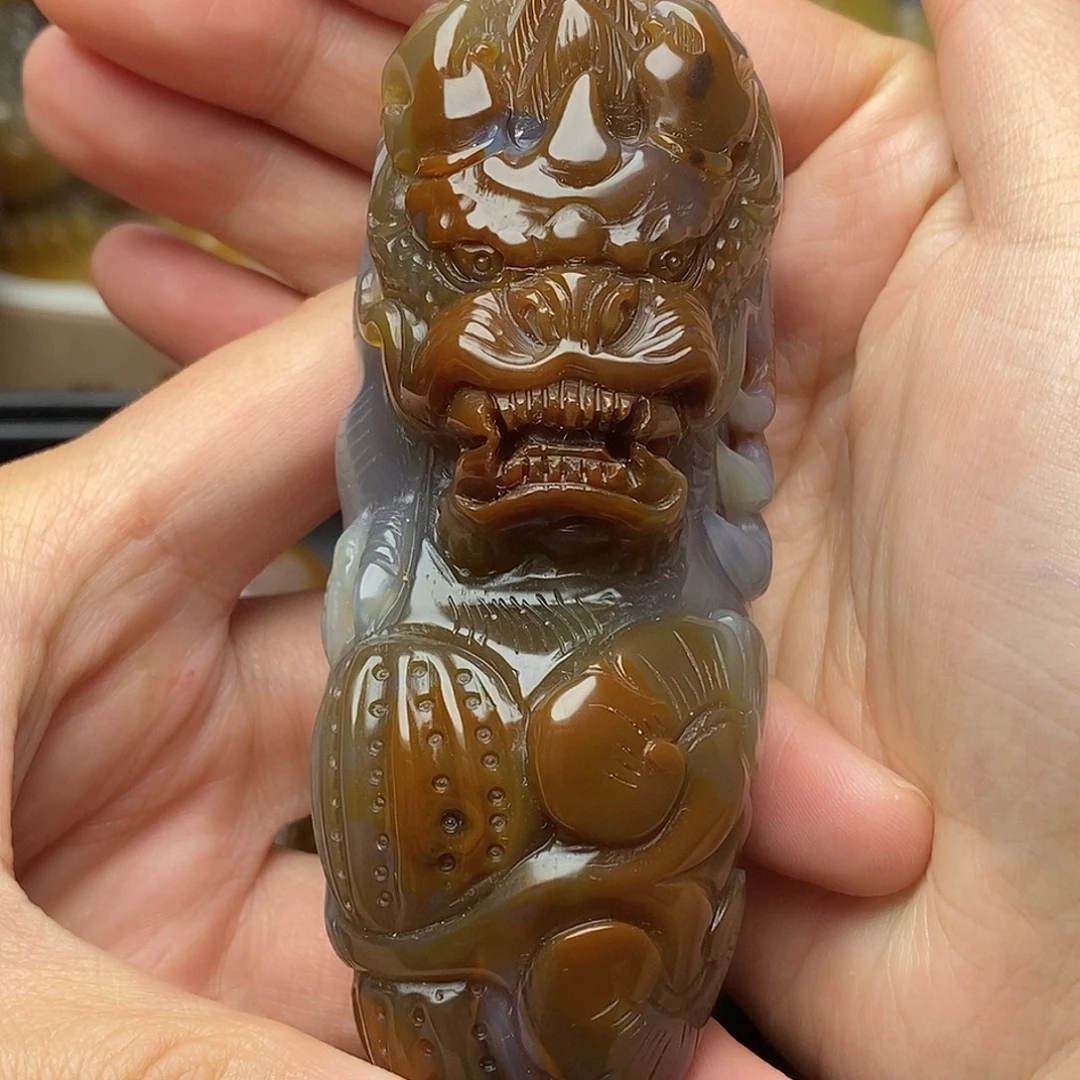 用***8玛瑙/玉髓未镶嵌把件