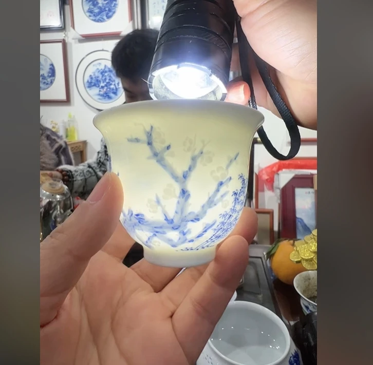 景德镇国营好瓷推荐官吴小琴青花山水雕刻主人杯313