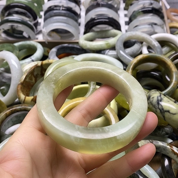 蛇纹石玉未镶嵌手镯