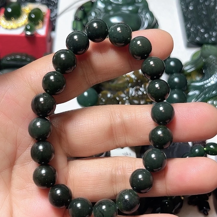 邵***帅蛇纹石玉未镶嵌颈饰