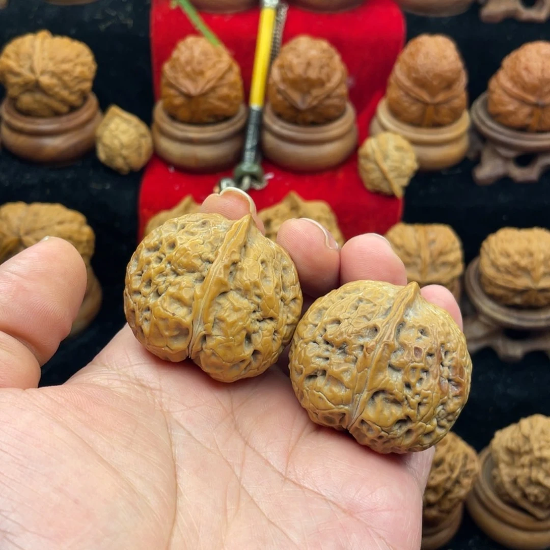 文玩核桃把件沿**妳凌子