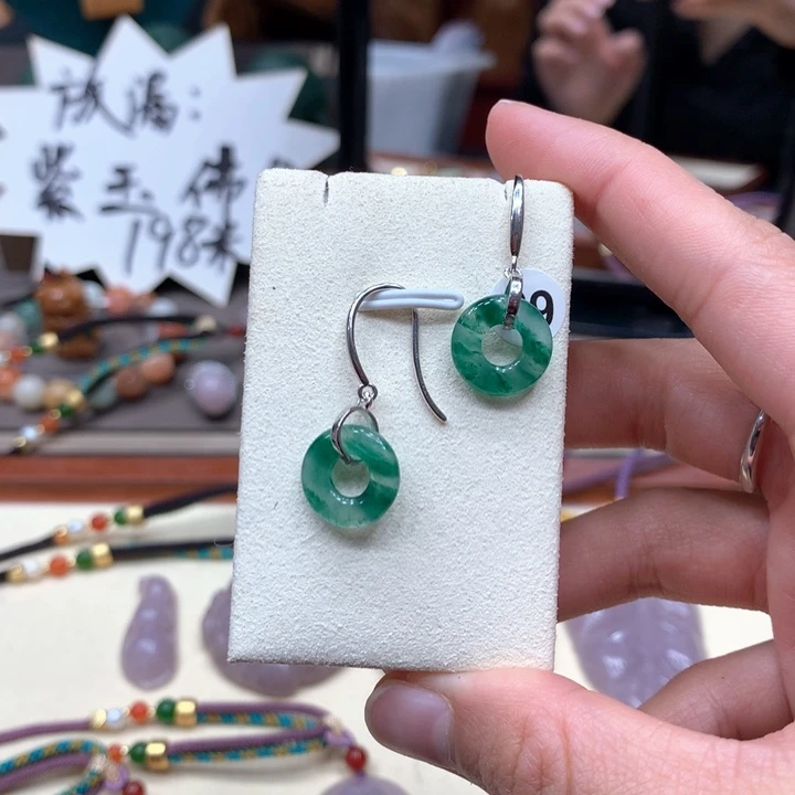 石英质玉合金颈饰