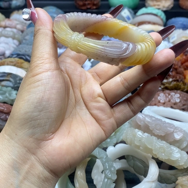 石英质玉手镯未镶嵌