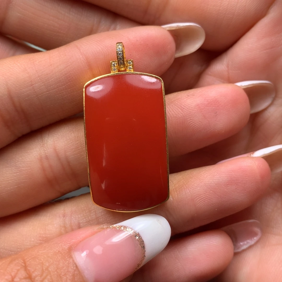 18K金镶嵌吊坠南红玛瑙梨*白