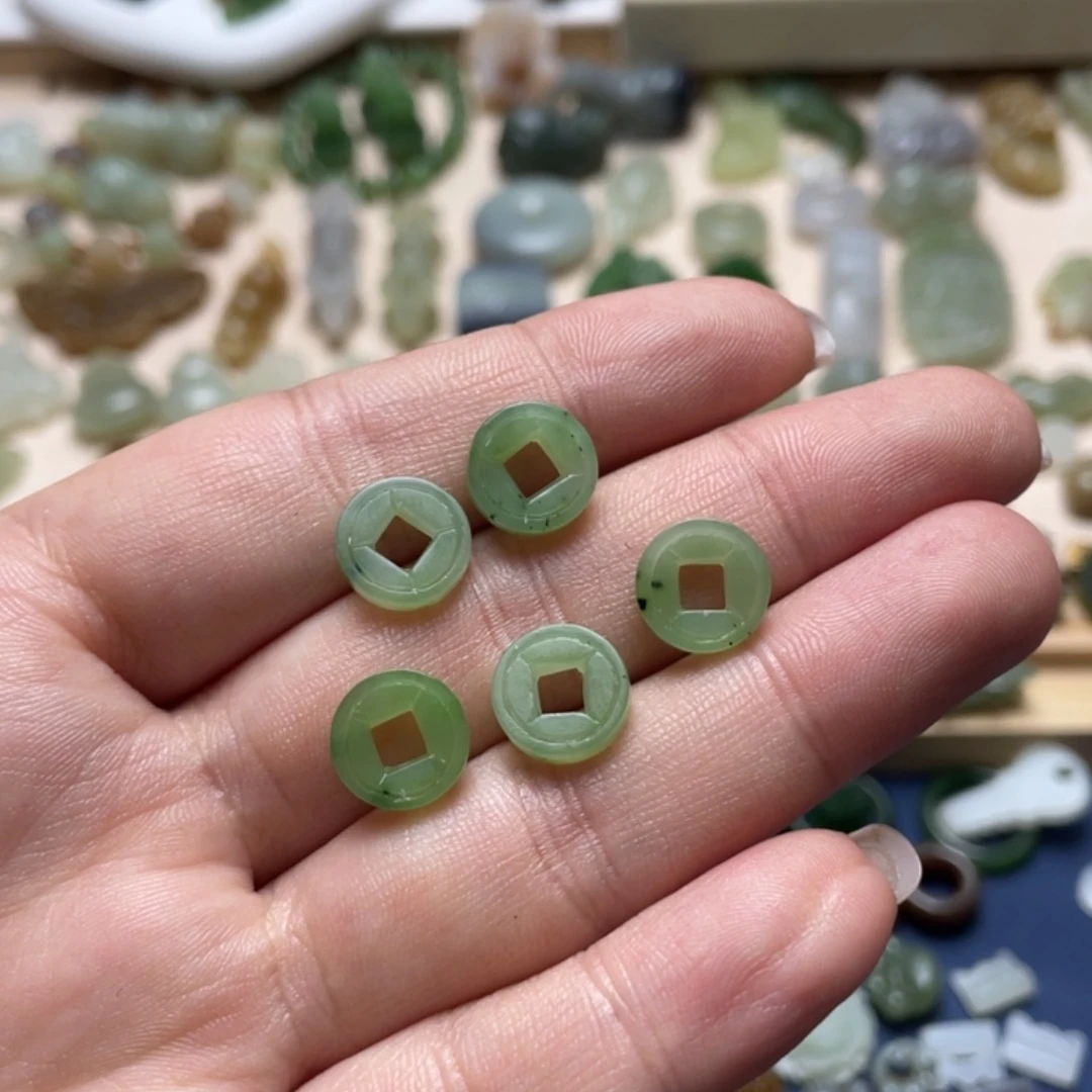 和田玉未镶嵌吊坠(不含链)一个