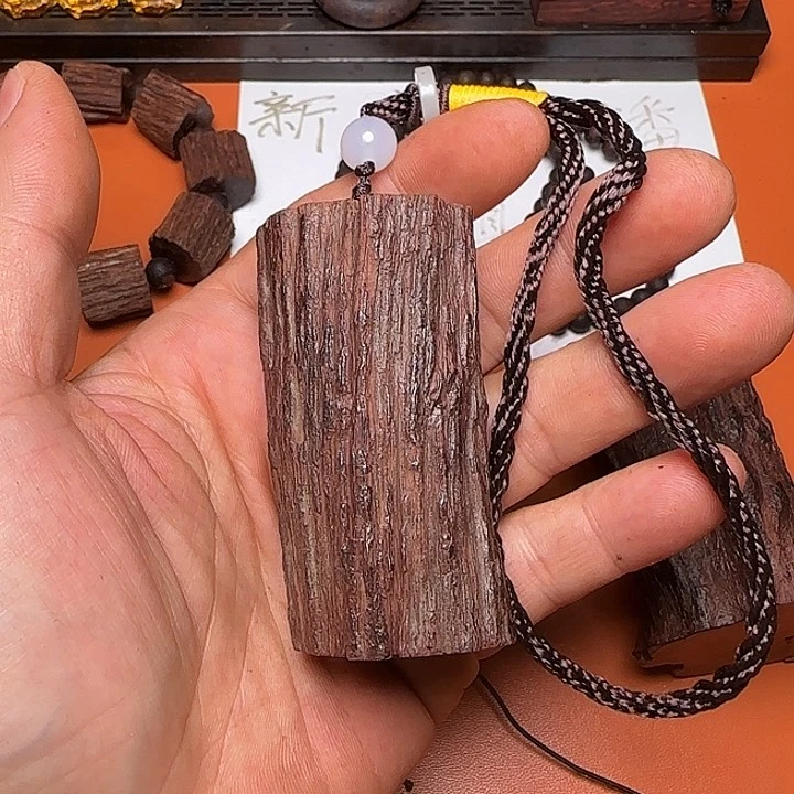 藤类g2海南红降手把件