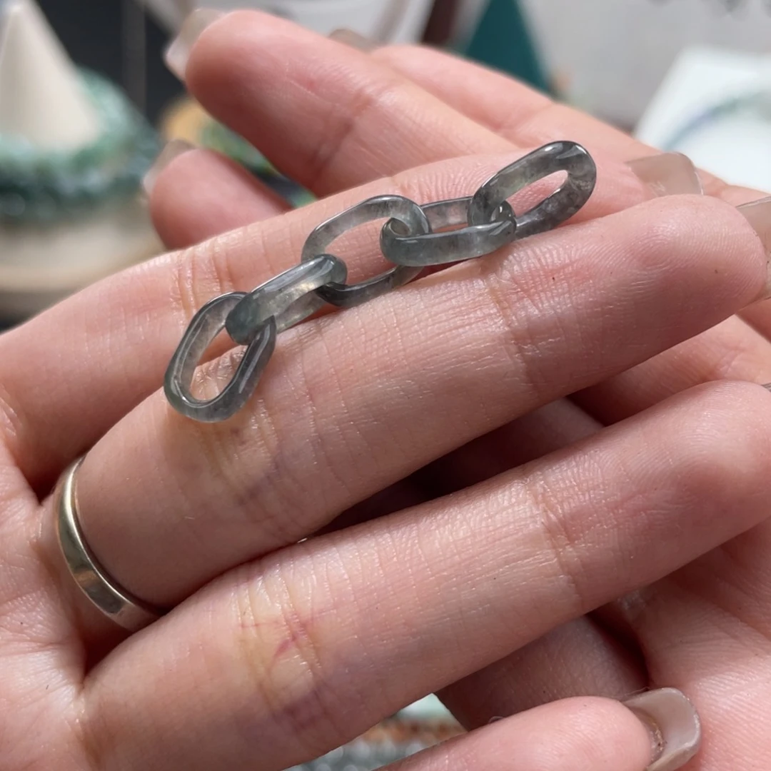 翡翠未镶嵌颈饰五环