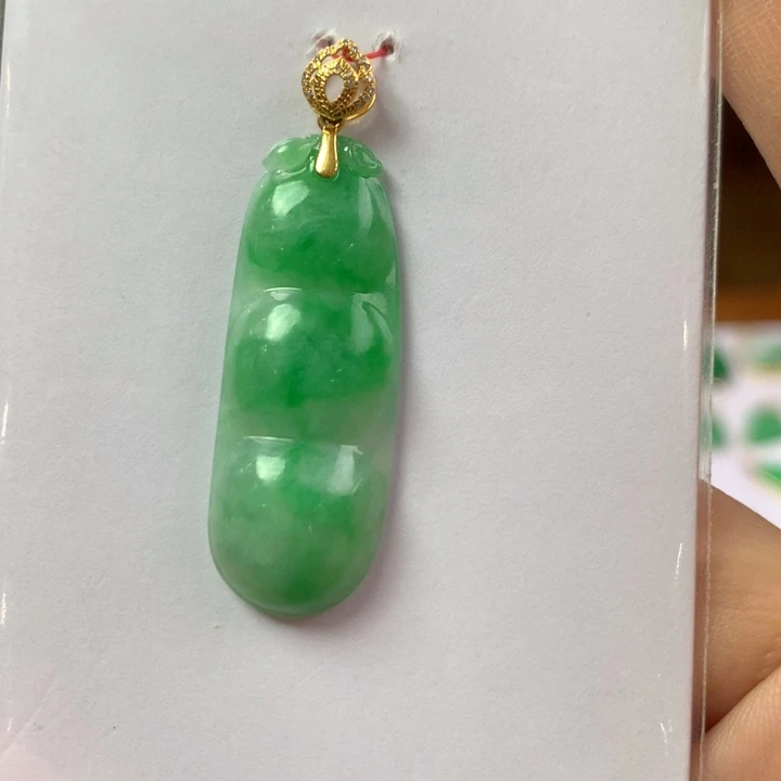 翡翠18K金镶嵌颈饰翡翠吊坠