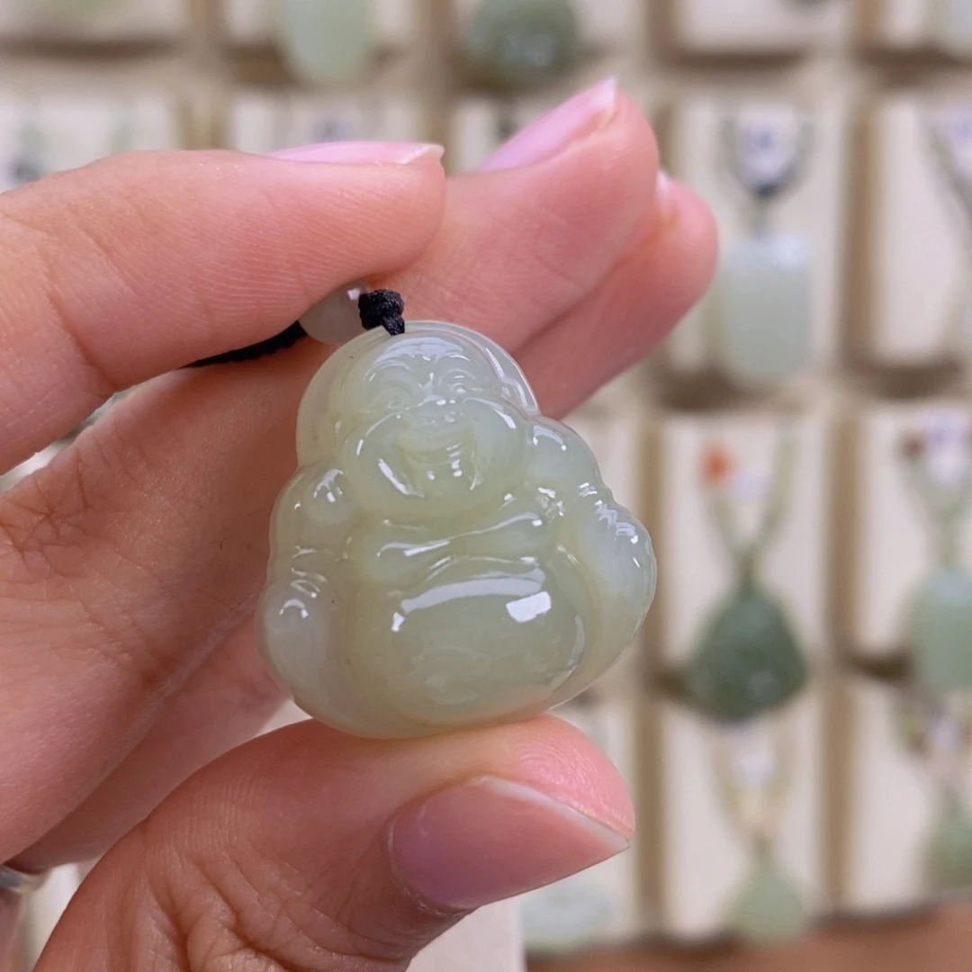 拒****和田玉未镶嵌颈饰