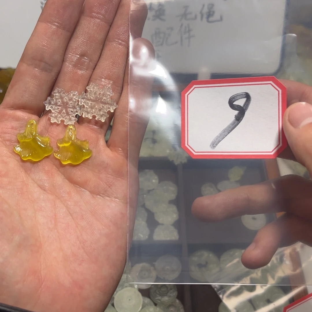 花***的蛇纹石玉合金颈饰