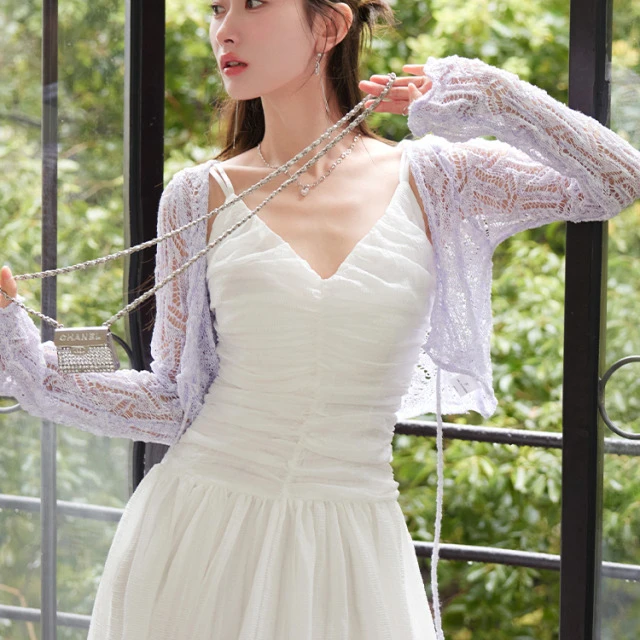 长款V领收腰赫本风吊带连衣裙FM2304 021802