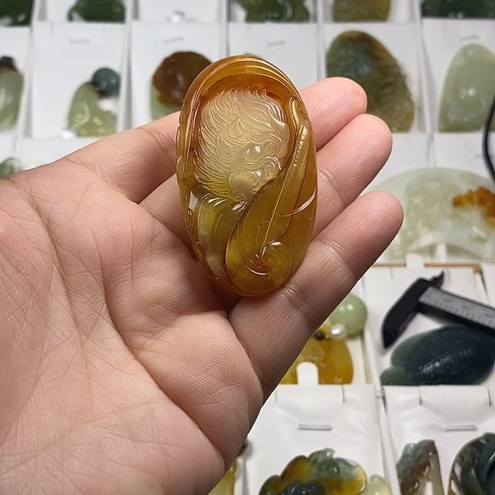 原***使蛇纹石玉未镶嵌颈饰