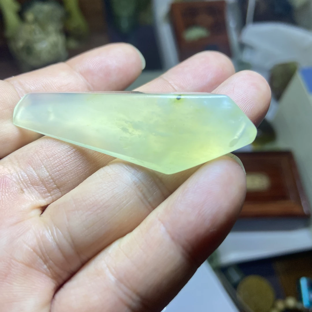 岫玉仿古精雕汉八刀蝉手工立体精雕冰透飘绿