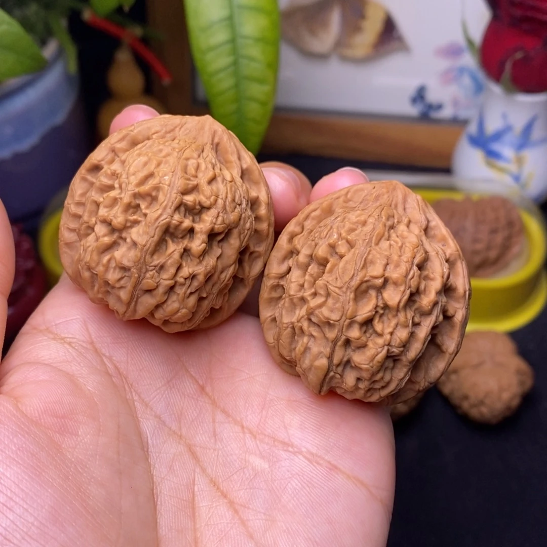 文玩核桃把件40牡丹纹