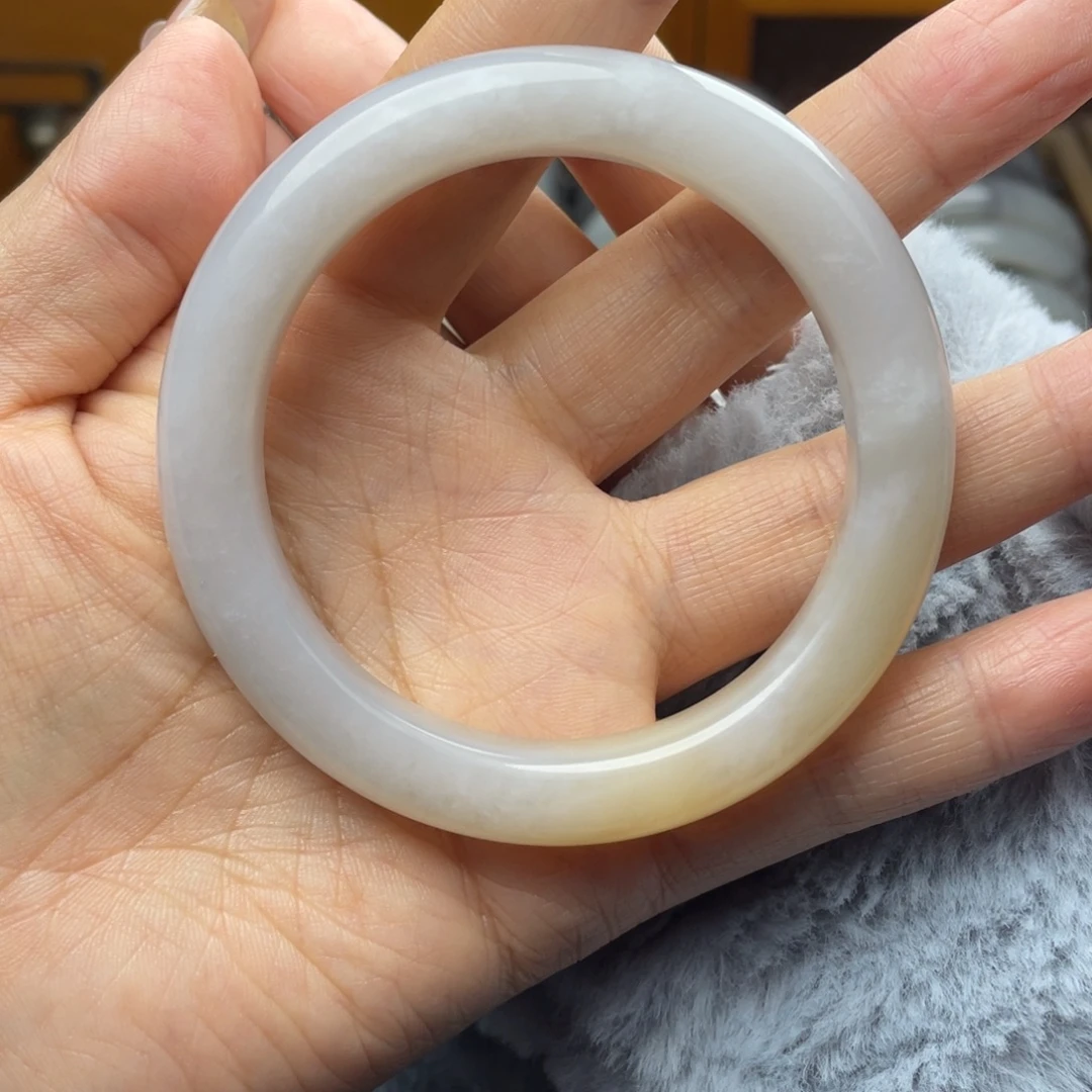 草***原和田玉未镶嵌手镯有包容