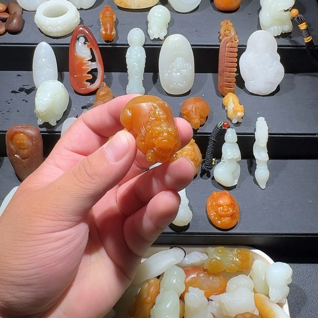 和田玉未镶嵌颈饰老*哥