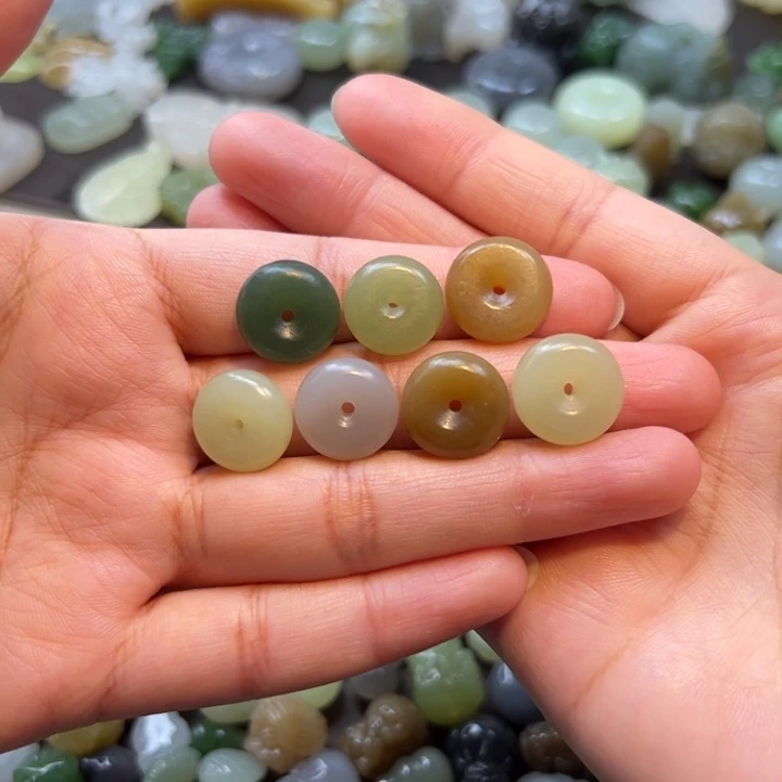 和田玉未镶嵌颈饰68一个多样性发其一