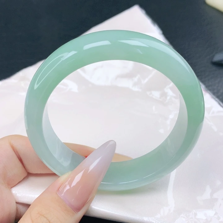 翡翠手镯未镶嵌56-57圈口