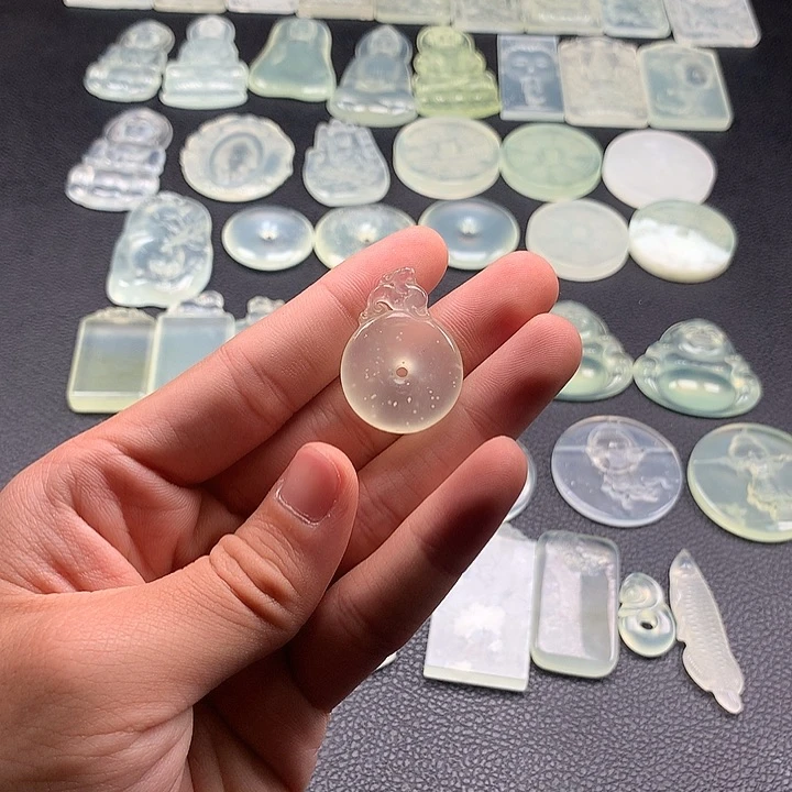 未镶嵌岫玉颈饰平安扣