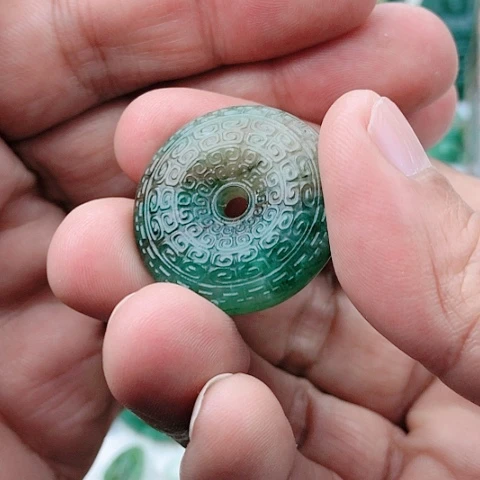 独山玉颈饰未镶嵌野*: