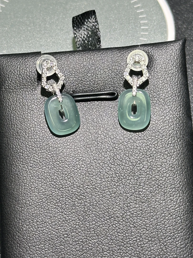 银镶冰蓝方扣翡翠耳钉