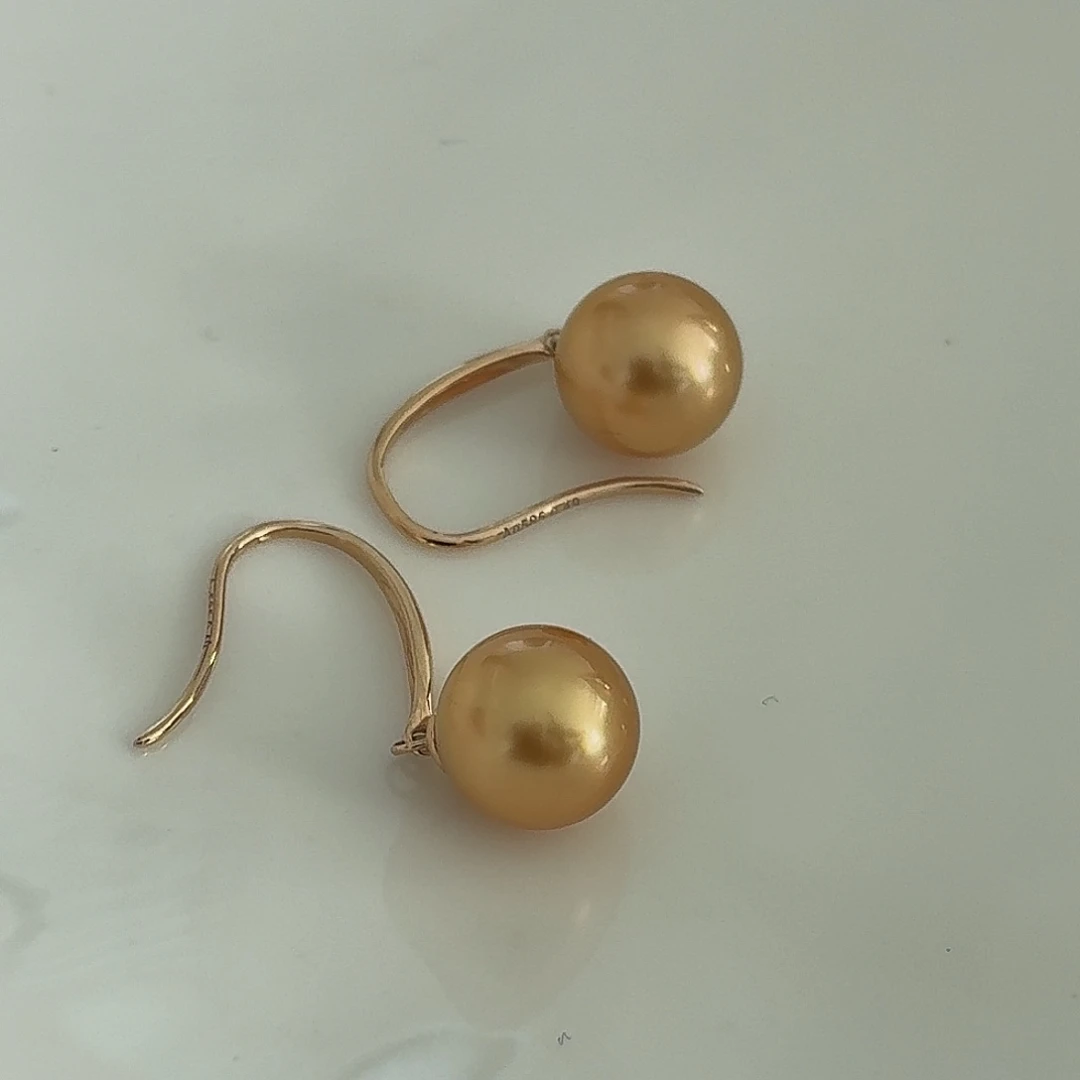 18K金镶嵌海水珍珠颈饰