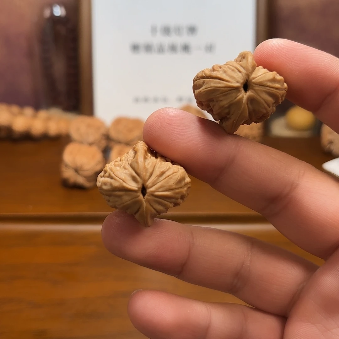 吊坠文玩核桃原树并蒂莲鸡心边26
