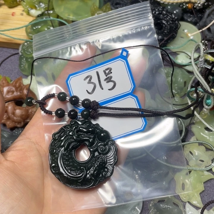 蛇纹石玉颈饰合金飘**魅
