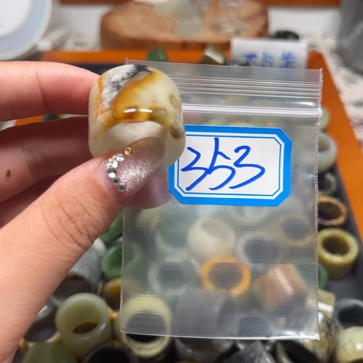 笑***云蛇纹石玉未镶嵌戒指