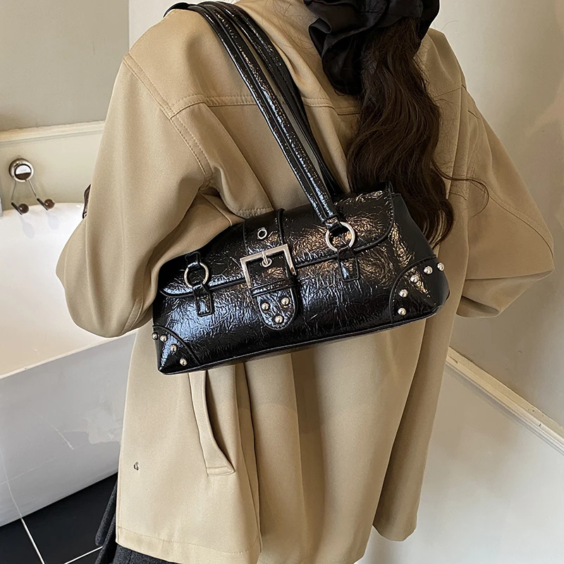 女单肩纯色潮流时尚百搭腋下洋气小众气质秋冬腋下法棍包ins休闲