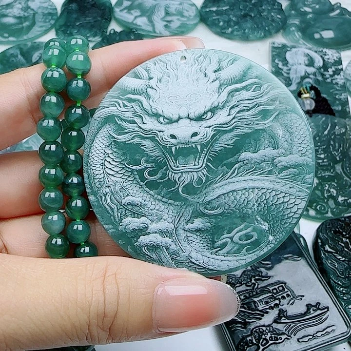 翡翠未镶嵌颈饰多样性发货天然的A货翡翠